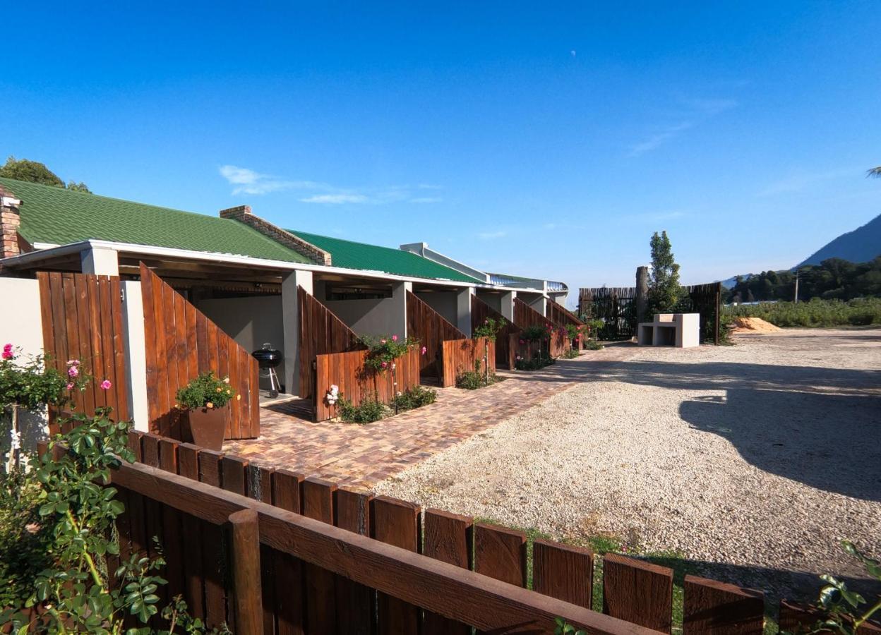 Mountain Breeze Log Cabins Villa Stormsrivier Exterior foto